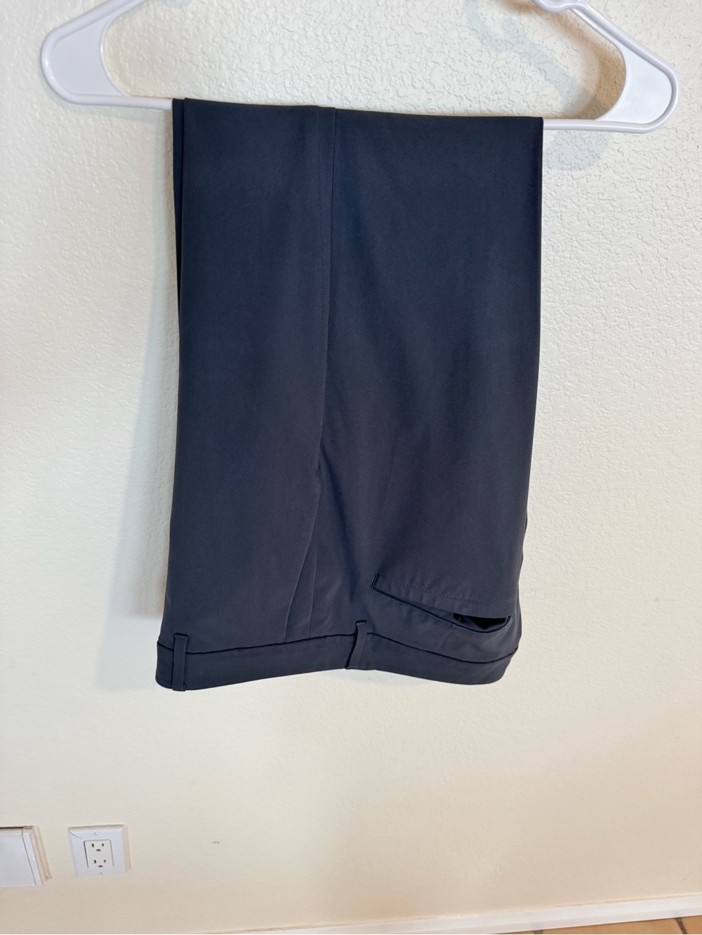 Lululemon Men’s ABC Slim-Fit Trouser in black